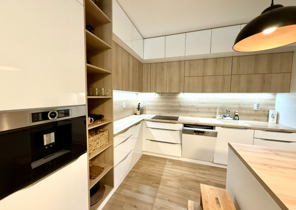 Štýlový 3-izbový byt s terasou, jacuzzi a parkovaním