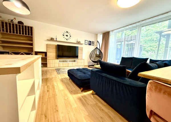 Štýlový 3-izbový byt s terasou, jacuzzi a parkovaním