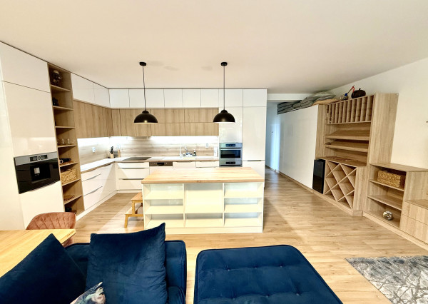 Štýlový 3-izbový byt s terasou, jacuzzi a parkovaním