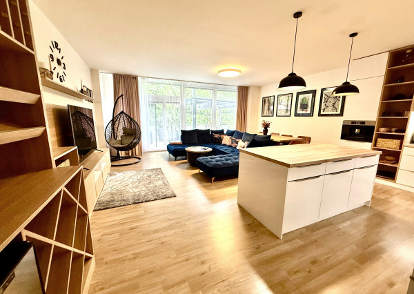 Štýlový 3-izbový byt s terasou, jacuzzi a parkovaním