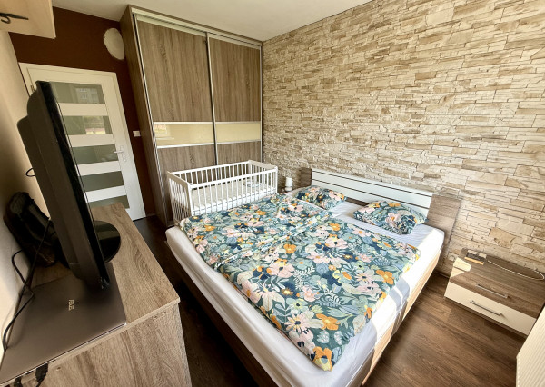 TOP PONUKA! Zrekonštruovaný 3i byt v Sásovej