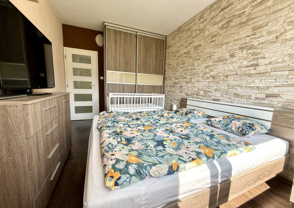 TOP PONUKA! Zrekonštruovaný 3i byt v Sásovej