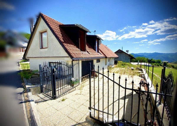 Rodinný dom v malebnom prostredí obce Trnavá Hora – Kľačany