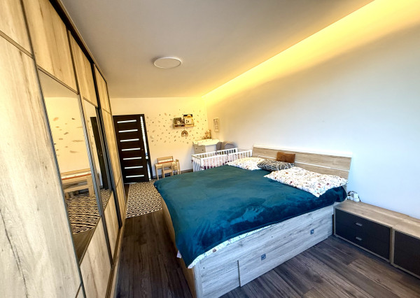 NA PREDAJ – veľký, kompletne zrekonštruovaný 2-izbový byt