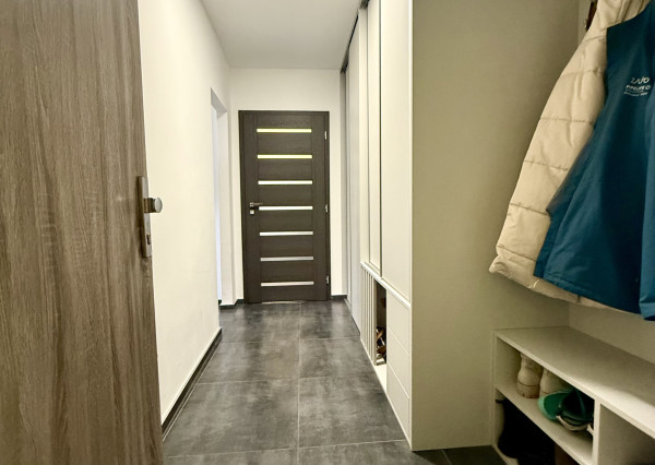 NA PREDAJ – veľký, kompletne zrekonštruovaný 2-izbový byt