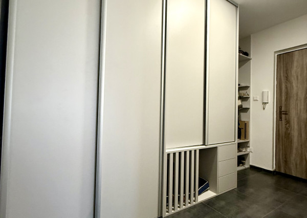 NA PREDAJ – veľký, kompletne zrekonštruovaný 2-izbový byt