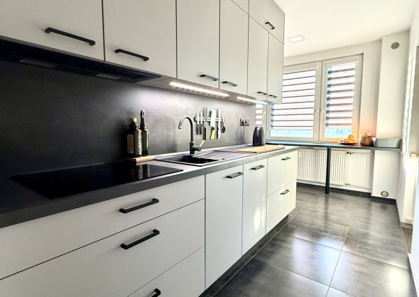 NA PREDAJ – veľký, kompletne zrekonštruovaný 2-izbový byt