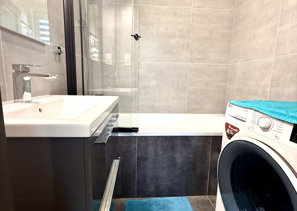 NA PREDAJ – veľký, kompletne zrekonštruovaný 2-izbový byt