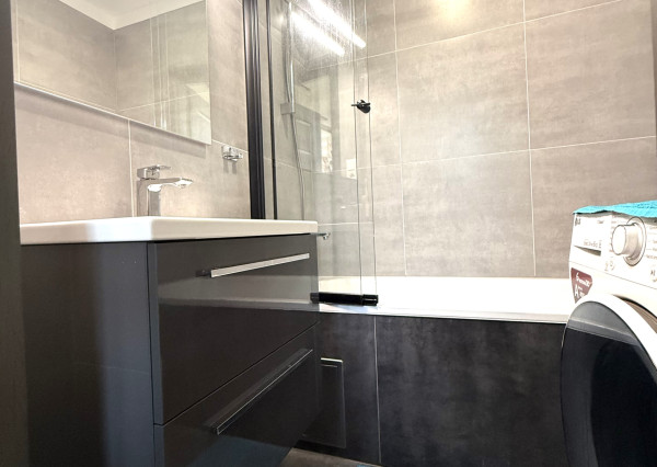 NA PREDAJ – veľký, kompletne zrekonštruovaný 2-izbový byt