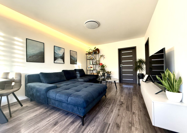 NA PREDAJ – veľký, kompletne zrekonštruovaný 2-izbový byt