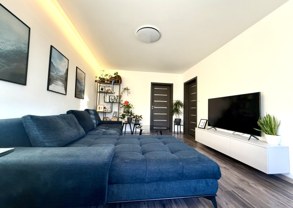 NA PREDAJ – veľký, kompletne zrekonštruovaný 2-izbový byt