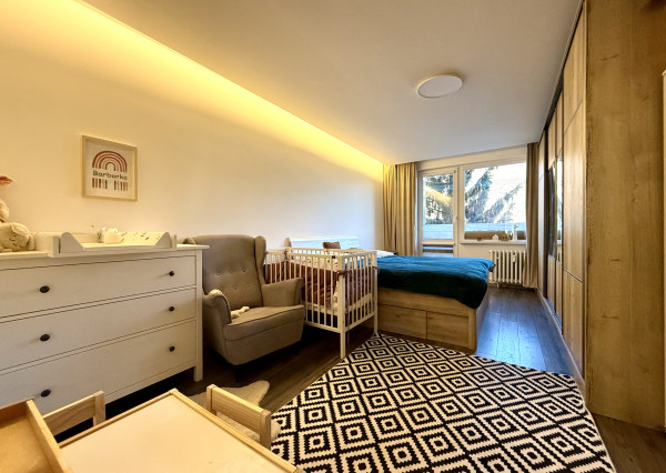 NA PREDAJ – veľký, kompletne zrekonštruovaný 2-izbový byt