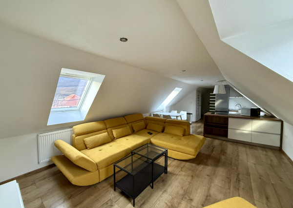 Prenájom luxusného podkrovného bytu – Tekovská Breznica