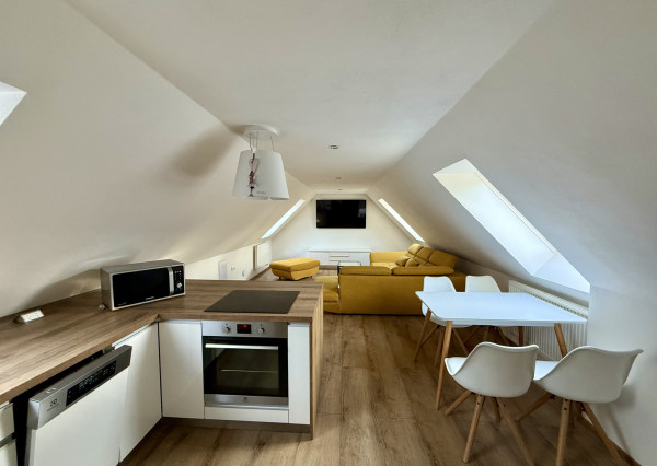 Prenájom luxusného podkrovného bytu – Tekovská Breznica