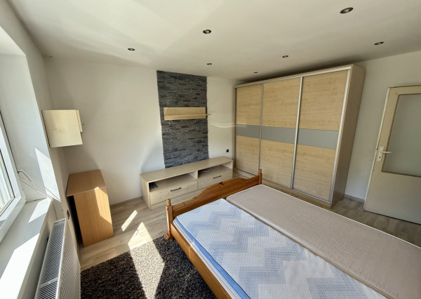 Priestranný 3-i byt s garážou a záhradkou – Pukanec