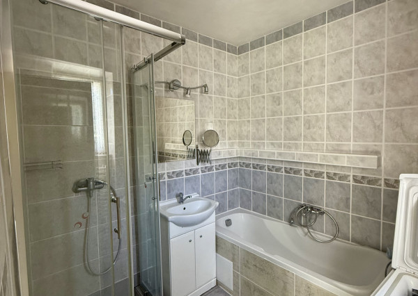 Priestranný 3-i byt s garážou a záhradkou – Pukanec