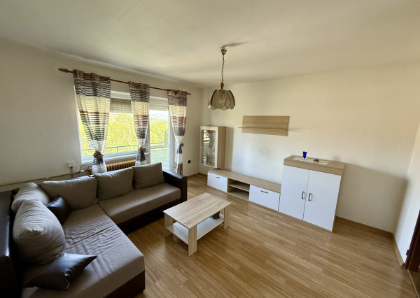 Priestranný 3-i byt s garážou a záhradkou – Pukanec