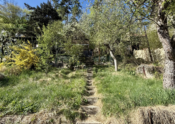 Záhradná chata na slnečnom pozemku v top lokalite