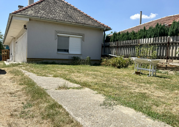Veľký pozemok, nekonečné možnosti využitia - dom v Modranoch