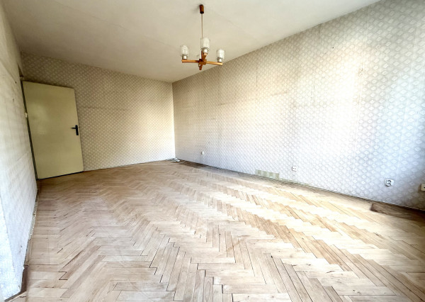 PRIESTRANNÝ 2i BYT S LOGGIOU: Výborná adresa na Sliači