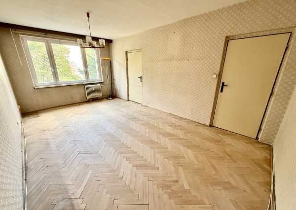 PRIESTRANNÝ 2i BYT S LOGGIOU: Výborná adresa na Sliači