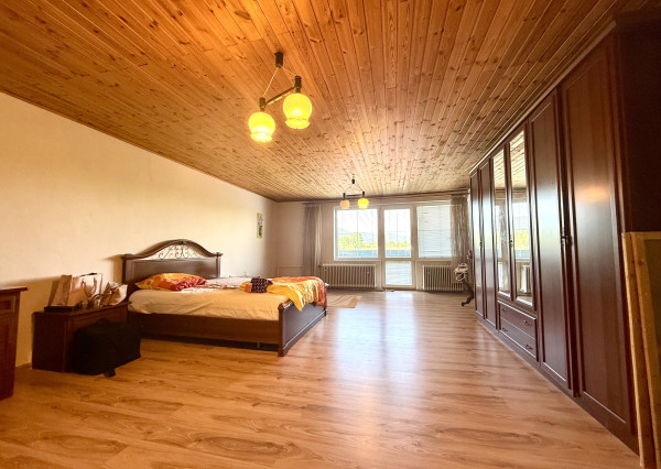 Priestranný rodinný dom na slnečnom pozemku 2 170 m²