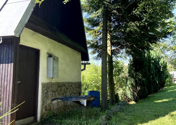 Útulná záhradná chatka s udržiavanou záhradou vo Zvolene