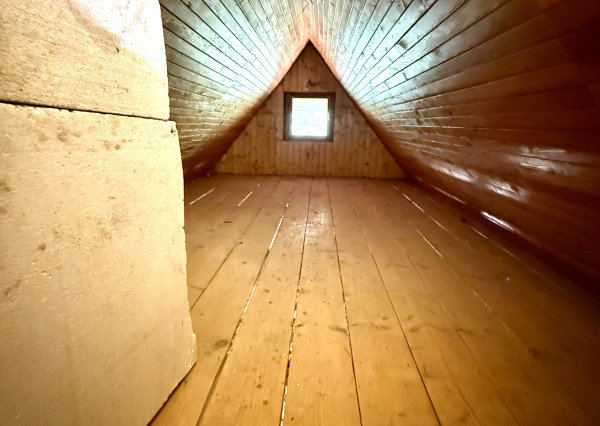Pozemok s rozostavanou chatou v srdci Banskej Štiavnice