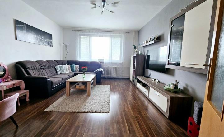 TOP Priestranný zrekonštruovaný byt v Hronseku - fotografia 3