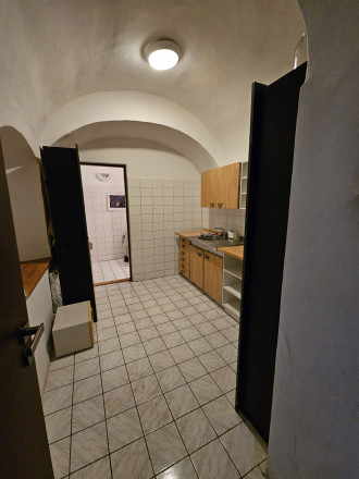 NA PRENÁJOM - Lukratívne priestory s parkovacím miestom - fotografia 8