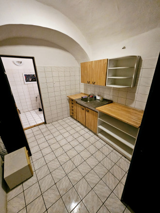 NA PRENÁJOM - Lukratívne priestory s parkovacím miestom - fotografia 9