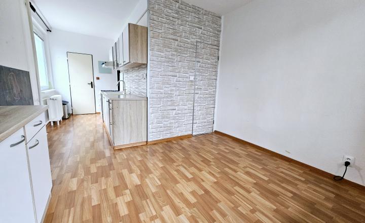 REZERVOVANÝ - Priestranný 3i byt vo vyhľadávanej lokalite - fotografia 1