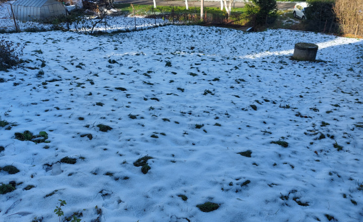 Pozemok s možnosťou výstavby - fotografia 9