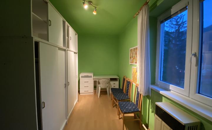 Priestranný 4i byt v Novej Bani s garážou a záhradkou - fotografia 13