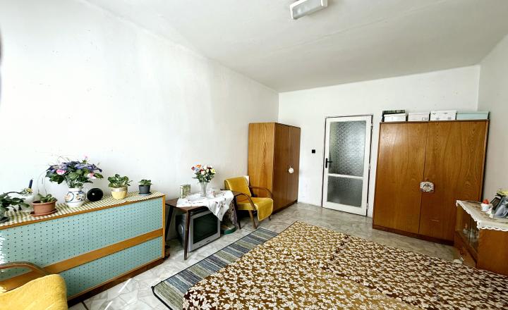 REZERVOVANÝ - Na predaj 3-izbový byt v obľúbenej lokalite blízko centra - fotografia 3