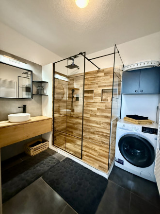 Štýlový 3-izbový byt s terasou, jacuzzi a parkovaním - fotografia 19