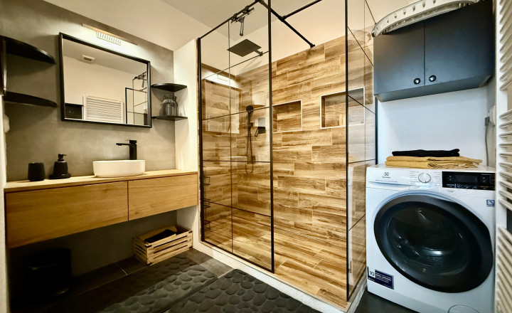 Štýlový 3-izbový byt s terasou, jacuzzi a parkovaním - fotografia 18