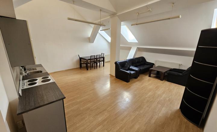 NA PRENÁJOM - mezonet/ ateliér v priamom centre mesta - fotografia 3