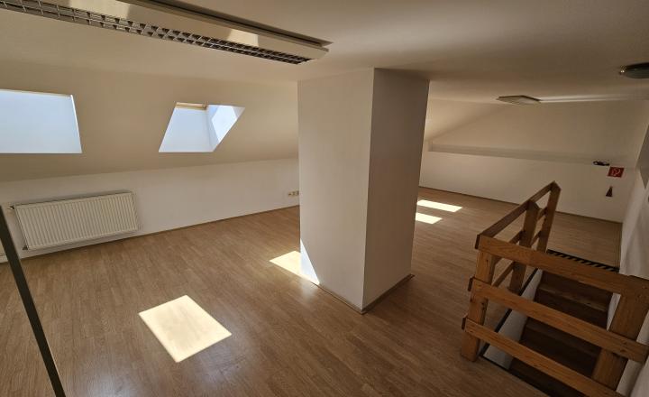 NA PRENÁJOM - mezonet/ ateliér v priamom centre mesta - fotografia 5