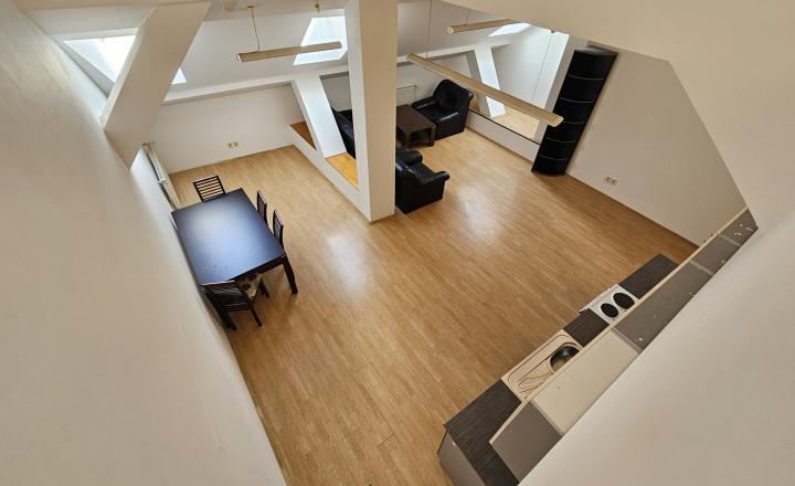 NA PRENÁJOM - mezonet/ ateliér v priamom centre mesta - fotografia 6
