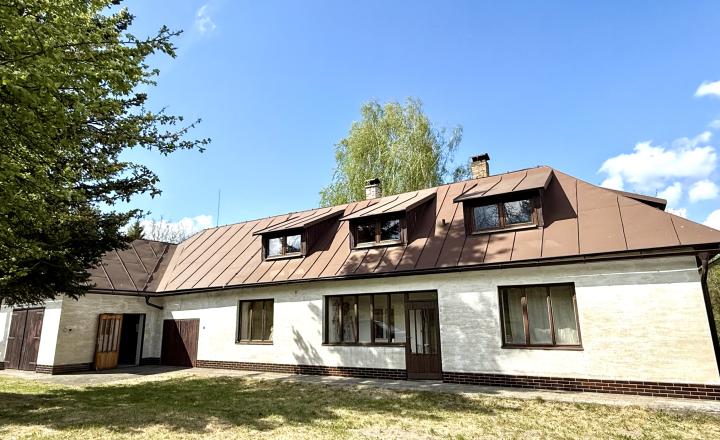 REZERVOVANÝ - Vidiecky dom s autentickým charakterom v srdci prírody - fotografia 31