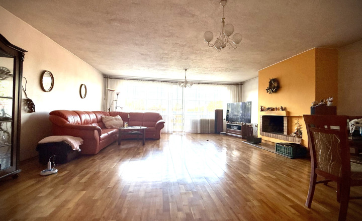 REZERVOVANÝ - Priestranný rodinný dom na slnečnom pozemku 2 170 m² - fotografia 4