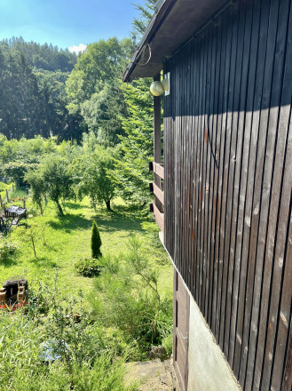 Útulná záhradná chatka s udržiavanou záhradou vo Zvolene - fotografia 14