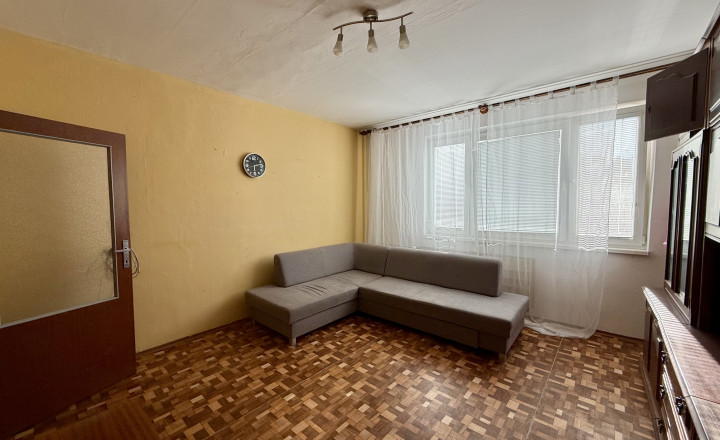 Pôvodný 2i byt v centre mesta Nová Baňa - fotografia 2