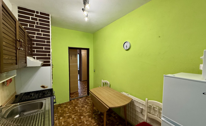 Pôvodný 2i byt v centre mesta Nová Baňa - fotografia 5