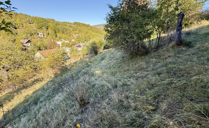 Pozemok s krásnym výhľadom v  Novej Bani - fotografia 3