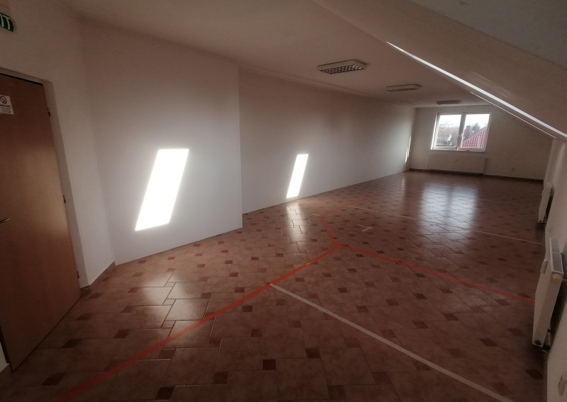 Dvojpodlažná polyfunkčná budova