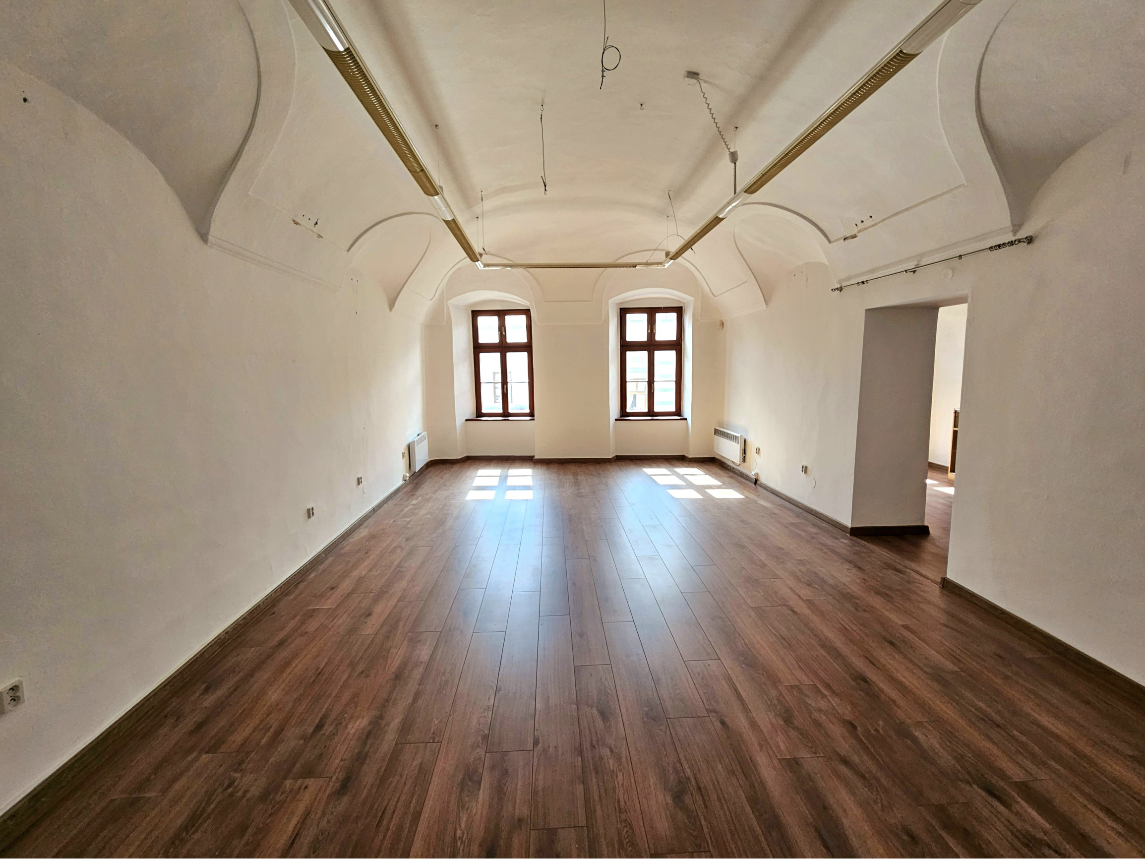 NA PRENÁJOM - Lukratívne priestory s parkovacím miestom