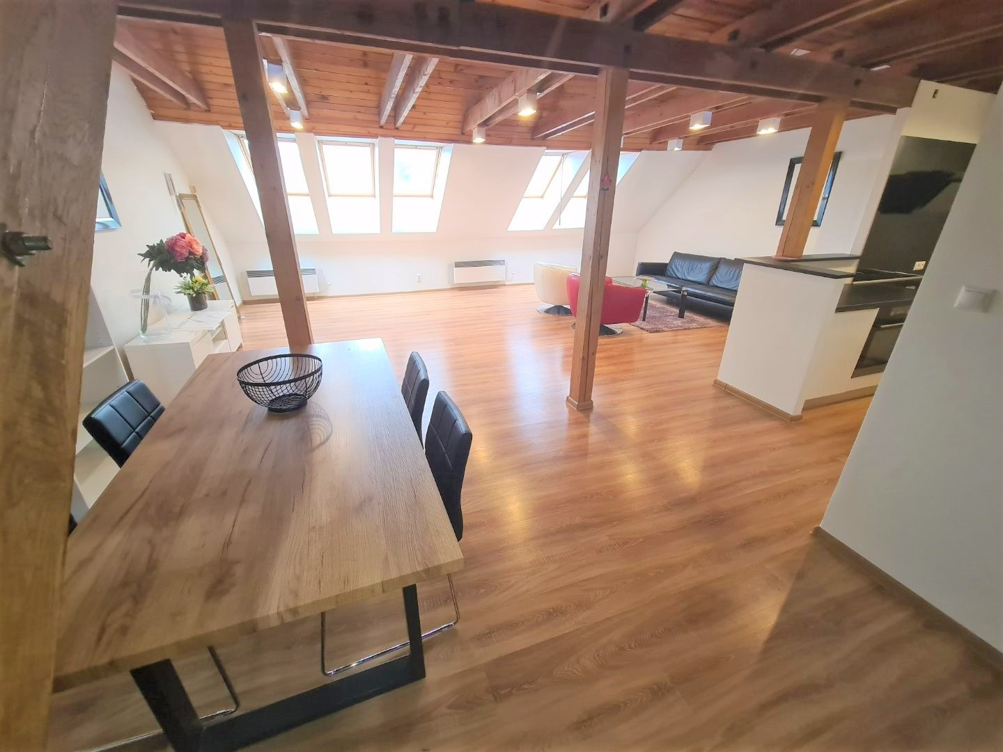 NA PRENÁJOM - mezonet/ ateliér v priamom centre mesta