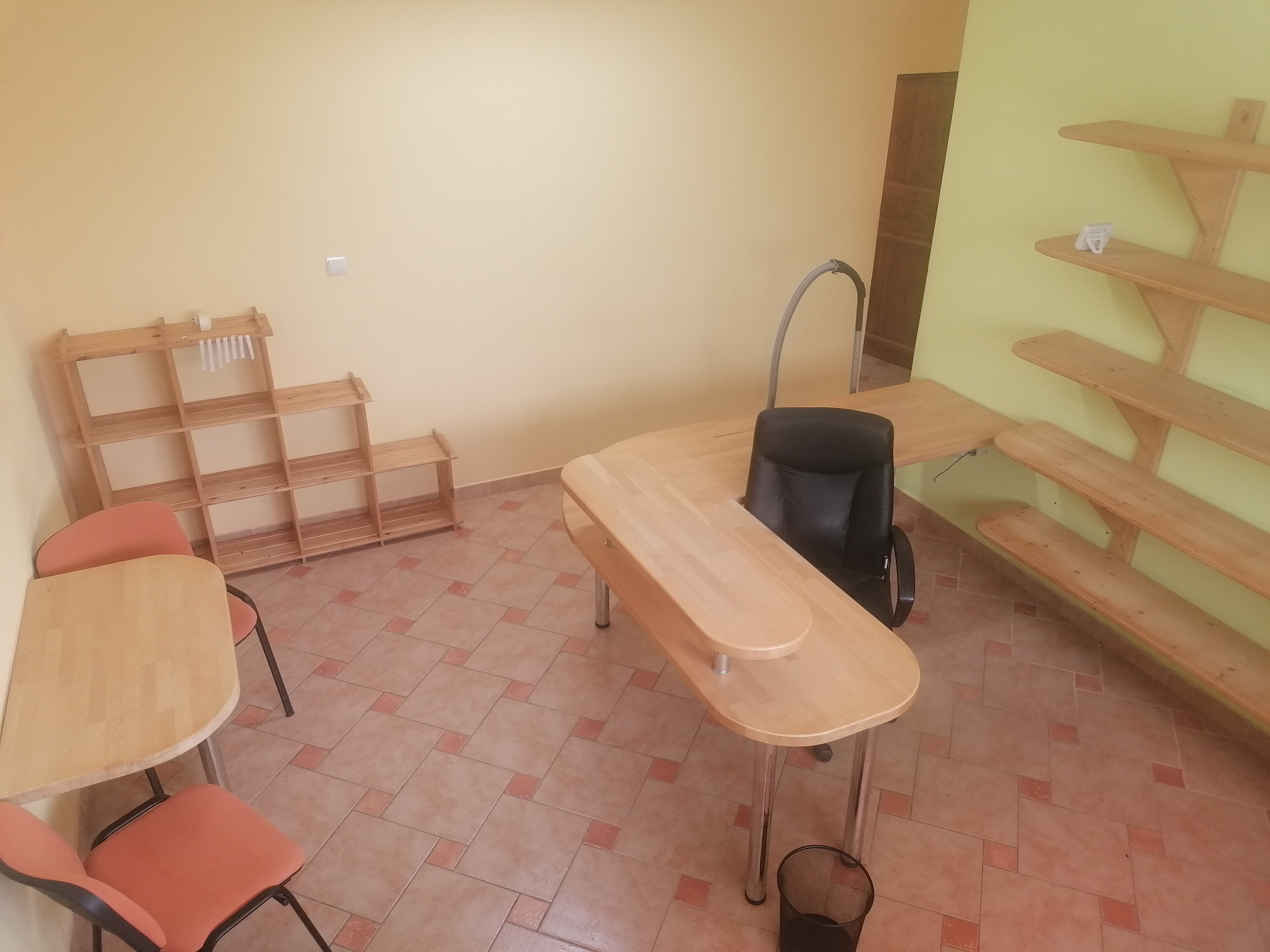 Dvojpodlažná polyfunkčná budova